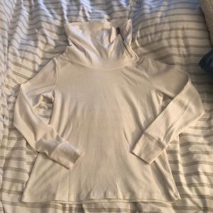 IZOD turtle neck Medium